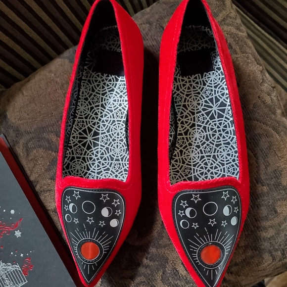 Red Velvet Ouija Planchettes Flat Shoes - Picture 5 of 7